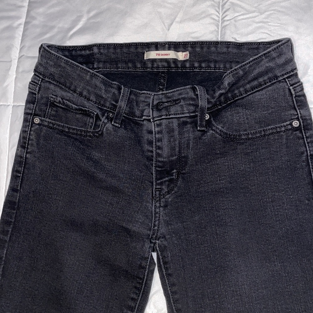 Levi 711 Skinny Jeans in Black